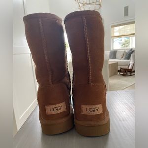 Ugg Classic Short II Boots in Chestnut size 8 - never worn